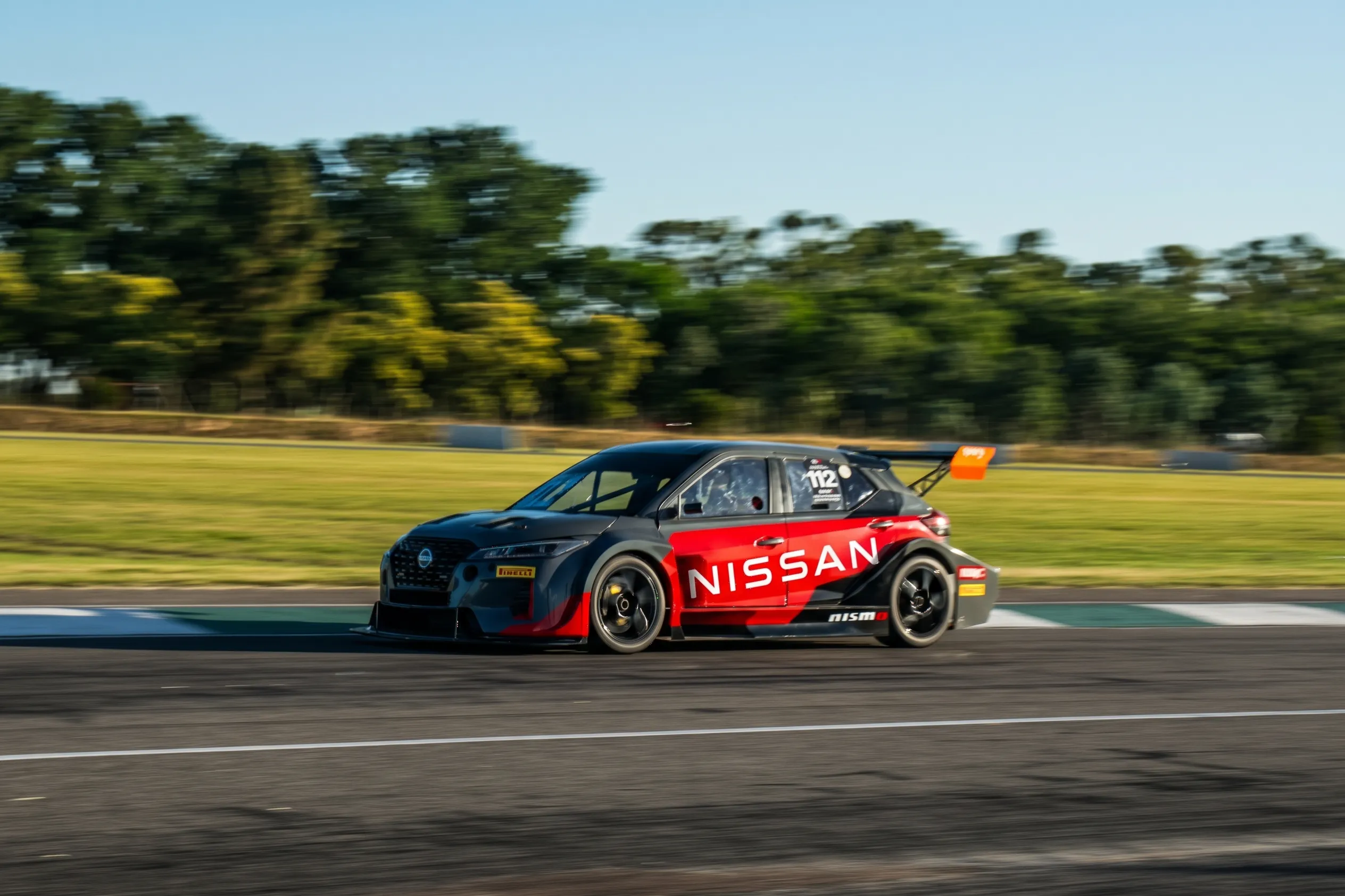 Nissan Kicks TC2000: foto del auto real